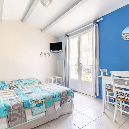 Independante Proche Bed and Breakfast 3*